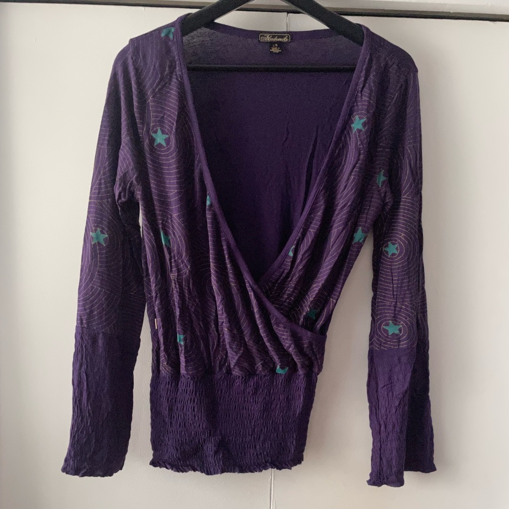 Akademiks purple V neck shirt with stars ⭐️, size L